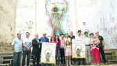 CERTAMEN. Olivares, Pérez y Arias, junto a miembros del colectivo “Peor para el sol” y colaboradores del evento.