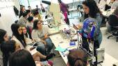 EN EL CAMPUS. Estudiantes de Villacarrillo participan en un taller práctico para conocer la ingeniería y la ciencia. 