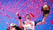 LEYENDA. El piloto español Marc Márquez celebra su cuarta victoria en el Mundial de Motociclismo, su sexta en competición oficial sumando la de 125cc (2010) y la de Moto2 (2012).