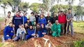 arbolado. Alumnos de “Granja Escuela”, durante la preparación del terreno para la plantación.