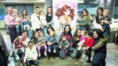 SITUACIÓN. Madres asistidas por la Asociación ProVida en un acto organizado por el colectivo que preside en Jaén Marisol Esbribano.