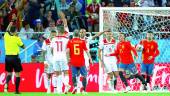 JUGADA CLAVE. El colegiado anuló el gol de Aspas, en primera instancia al levantar la bandera un auxiliar, pero después lo concedió.