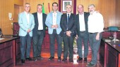 CITA. El alcalde, Carlos Hinojosa, junto con representantes de los municipios que forman parte de “Ciudades Medias”.