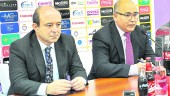 pendientes. Sebastián Moya, junto con Rafael Teruel, en la rueda de prensa de su presentación como presidente del Real Jaén CF. 