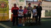 GANADORES. Antonio Moreno, Alba Jurado, Aroa López, Marcos Medrano, Sebastián Aranda y Francisco Muro posan con los trofeos.