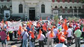 MOVILIZACIÓN. Protesta de los agricultores de la UPA ante el Ministerio de Agricultura para pedir ayudas.