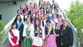 CELEBRACIÓN. Alumnas del colegio Guadalimar ataviadas con trajes típicos de países de la Unión Europea.