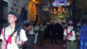 emoción. Militares participan en la procesión dd la Virgen de Zocueca por las calles de Bailén. 