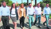 CAMPAÑA. Dolores López, Fátima Báñez y Juan Manuel Bonilla, entre otros dirigentes del PP.