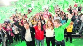 SOCIALISTAS. Francisco Reyes, Ángeles Férriz, Susana Díaz y Julio Millán, antes de comenzar el acto de campaña. 