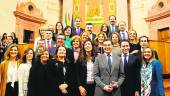 FOTO DE FAMILIA. Los parlamentarios del PP-A, en la sesión de constitución del Parlamento.