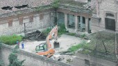 1999 Y 2006. Amigos de los Íberos se manifiestan para pedir la construcción de un Museo Íbero, con Carmen Calvo a la cabeza. Sobre estas líneas, los primeros trabajos de demolición de la cárcel. 