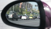 RETROVISOR. Varios vehículos de distintas autoescuelas circulan por la Avenida de Andalucía de la capital jiennense.