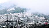 FRÍO. Imagen, desde el casco urbano, de la sierra de Valdepeñas de Jaén tras la nevada.