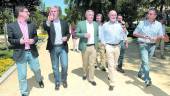 POPULARES. Miguel Contreras, Fernández de Moya, José Manuel Barreiro, Gabino Puche y Juan José Jódar, en La Alameda. 