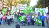 REIVINDICACIÓN. Afectados por los presuntos cortes de agua, en la concentración apoyada por Diego Cañamero.