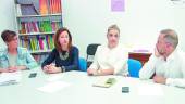 Dolores Muro, Josefa Chinchilla, Beatriz Martín y Celso Fernández reunidos en el Centro de Información a la Mujer.