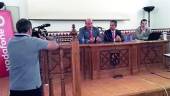TECNOLOGÍA. Javier Márquez, Antonio Fernández y Juan Bravo, durante la inauguración de las jornadas, en el Salón Mudéjar.