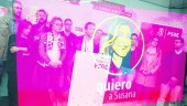 RESPALDO. Millán, rodeado de cargos públicos del PSOE, militantes y simpatizantes, presenta la plataforma de apoyo a Díaz.