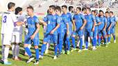 saludo. Los once titulares del Real Jaén y del Linares Deportivo se dan la mano antes de comenzar el derbi provincial.