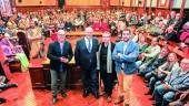 SALÓN DE PLENOS. Manuel Fernández, Juan Eslava Galán, Santiago Posteguillo, Pablo Lozano y público asistente. 