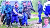 INSTANTE. Momento en que la Guardia Civil realiza el levantamiento del cuerpo en los alrededores de Media Panilla, a más de 15 kilómetros del lugar donde desapareció el joven Rafael Bermúdez, en una fotografía a la derecha.