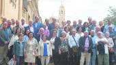 ENCUENTRO. Foto de familia en la plaza Vázquez de Molina, de antiguos alumnos de la promoción 1965-1968 que cursaron estudios en Safa.