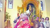 visita. El obispo de Jaén, Amadeo Rodríguez Magro, y el párroco de Siles, Francisco Javier García Moreno, en el templo.