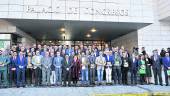 Francisco Reyes, junto a Felipe López y representantes de la Diputación se rodean con los premiados y alcaldes de los municipios jiennenses. Emilio Arroyo