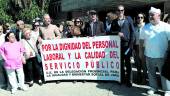 POR SUS DERECHOS. Los trabajadores de la Residencia para Personas Mayores dejan sus puestos para quejarse por la “acuciada escasez de personal”.