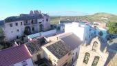 en peligro. Vista área de la Casa Palacio de los Condes de Torralba, el principal edificación civil de Torrequebradilla. 