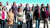 ENCUENTRO. Responsables municipales pealeños, arqueólogos y componentes de la delegación de Calaceite y de familiares de Juan Cabré.