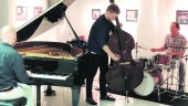 PUESTA EN ESCENA. El pianista finlandés Kari Ikonen actúa en el salón de Grados de la Antigua Escuela de Magisterio. 