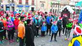 SOLIDARIDAD. Antonio de la Blanca se dirige a los participantes de la “San Silvestre” antes de la carrera popular.