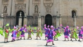 IMPRESIONANTE. El grupo indio Nrutyeshwar realizó una exhibición de danzas tradicionales de Mumbay ante los pies de la Catedral de Jaén. 