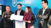 POPULARES. Agustín Moral, Miguel Contreras, Maribel Lozano, Juan Diego Requena y Francisco Palacios, en San Clemente 15, sede del PP. 