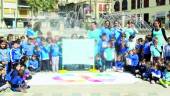 SENSIBILIZACIÓN. Alumnado y profesoras de la escuela infantil Martínez Montañés, al término del maratón celebrado en el Paseo de los Álamos.