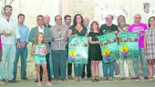 CULTURA. Colaboradores, patrocinadores, miembros de “Peor para el sol” y de la Fundación “Huerta de San Antonio”, junto a Olivares y Rodríguez.