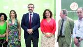 MUNICIPALISMO. Mari Paz del Moral, Ana Cobo, Juan Gómez, Lina Gálvez, Juan Cano y Diego Montesinos, en la clausura del primer curso.