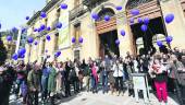 MENSAJE. Suelta de globos, con motivo del Día Internacional de la Mujer, en la lonja del Palacio Provincial, en la Plaza de San Francisco. 