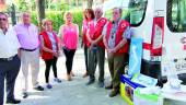 VOLUNTARIOS. Francisco Lara, Irene Bueno y Mari Lola Lara, entre otros, participaron en el reparto con los voluntarios del programa de mayores.