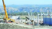 EN MARCHA. Construcción de la zona destinada a medianas superficies, en el futuro centro comercial Jaén Plaza, en Las Lagunillas. 