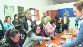aOve. Miembros de la Asociación Síndrome de Down y familiares disfrutan de su visita al Centro de Interpretación “Olivar y Aceite”. 