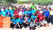 EXPERIENCIA. Los jugadores y las autoridades posan después de disputarse la competición en la Bolera de La Caleruela.