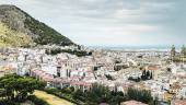 PANORÁMICA. Vista aérea del sur del casco urbano de la capital, con el Castillo de Santa Catalina a la izquierda y la Catedral, a la derecha. 