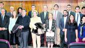 RECONOCIMIENTO. Jubilados y miembros del colegio de Farmacéuticos de Jaén galardonados.