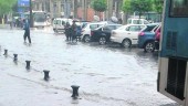 FUERTE TEMPORAL. Una de las calles de Huelva, inundada, a causa de las fuertes lluvias registradas en toda la provincia. 