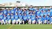 FOTO DE FAMILIA. Los jugadores de las selecciones alevín y benjamín de la zona norte y sur posan en el campo Manu del Moral de la capital jiennense. 