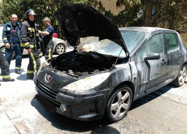 Arde un coche en Santa María del Valle