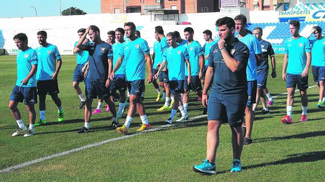Gestiones para cerrar la plantilla del equipo azulillo
